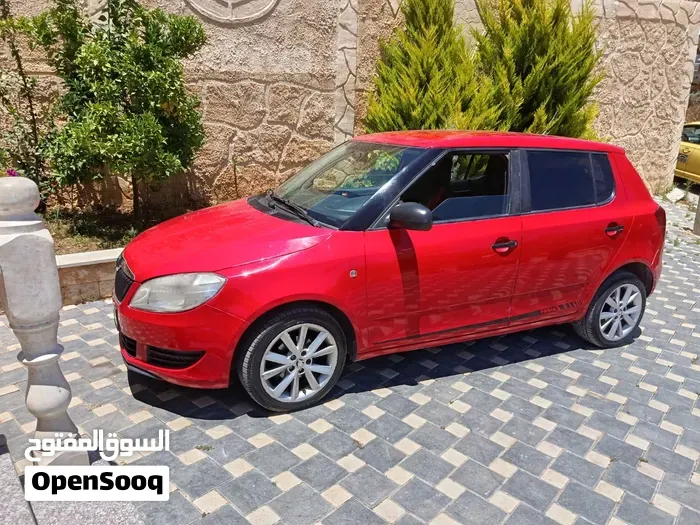 Skoda Fabia 2012 photo 3