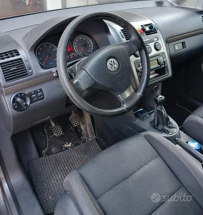 Volkswagen Touran 2008 photo 3