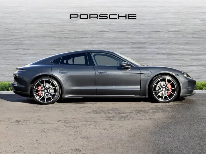Porsche Taycan photo 2