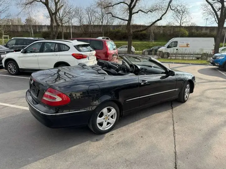 Mercedes-Benz Clk-Class 2005 photo 2