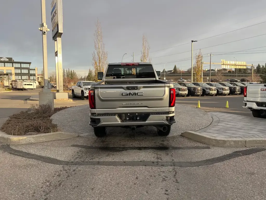 GMC Sierra 3500Hd 2026 photo 4
