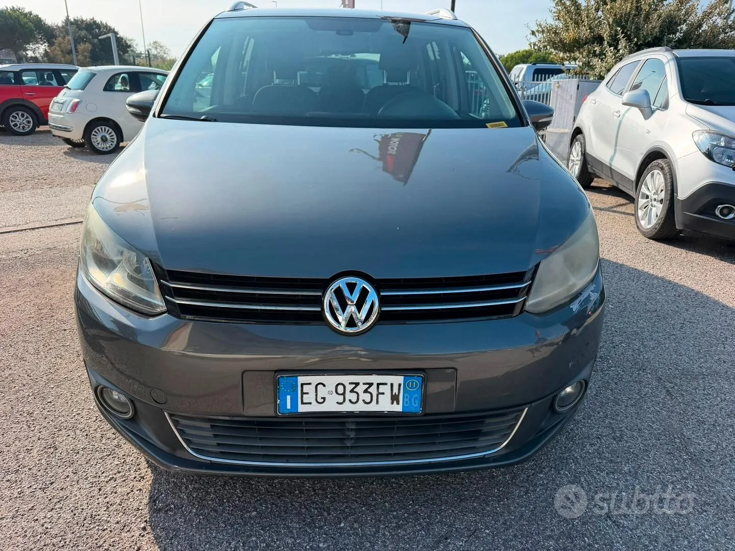 Volkswagen Touran 2011 photo 3