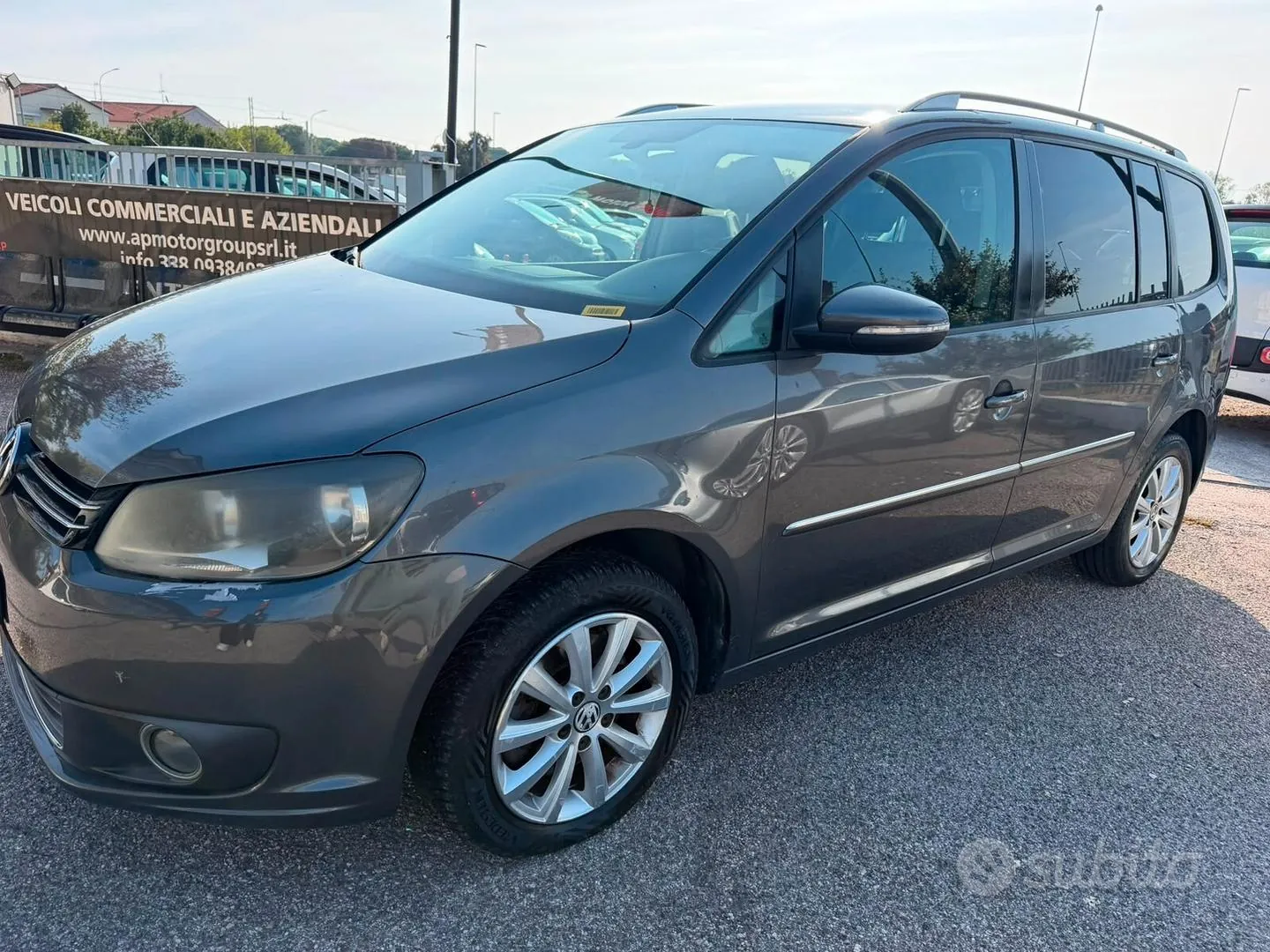 Volkswagen Touran 2011 photo 4