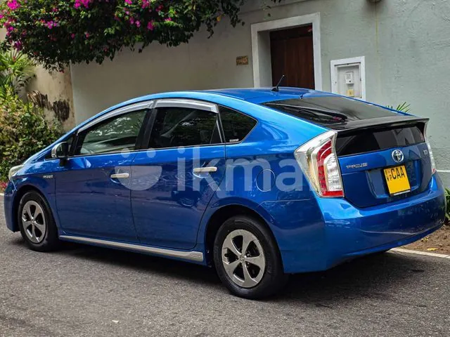 Toyota Prius 2013 photo 2