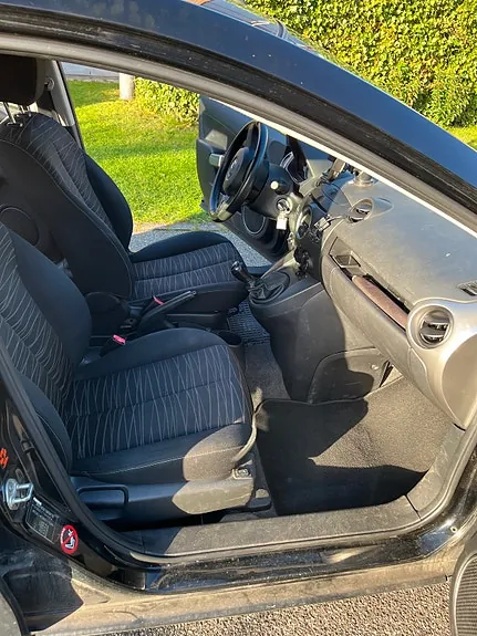 Mazda 2 2007 photo 2