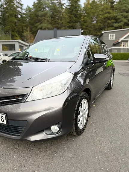 Toyota Yaris 2013 photo 2