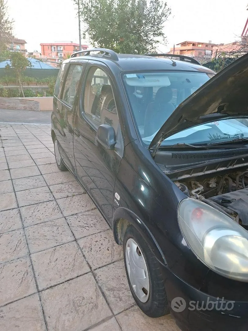 Toyota Yaris 2002 photo 2