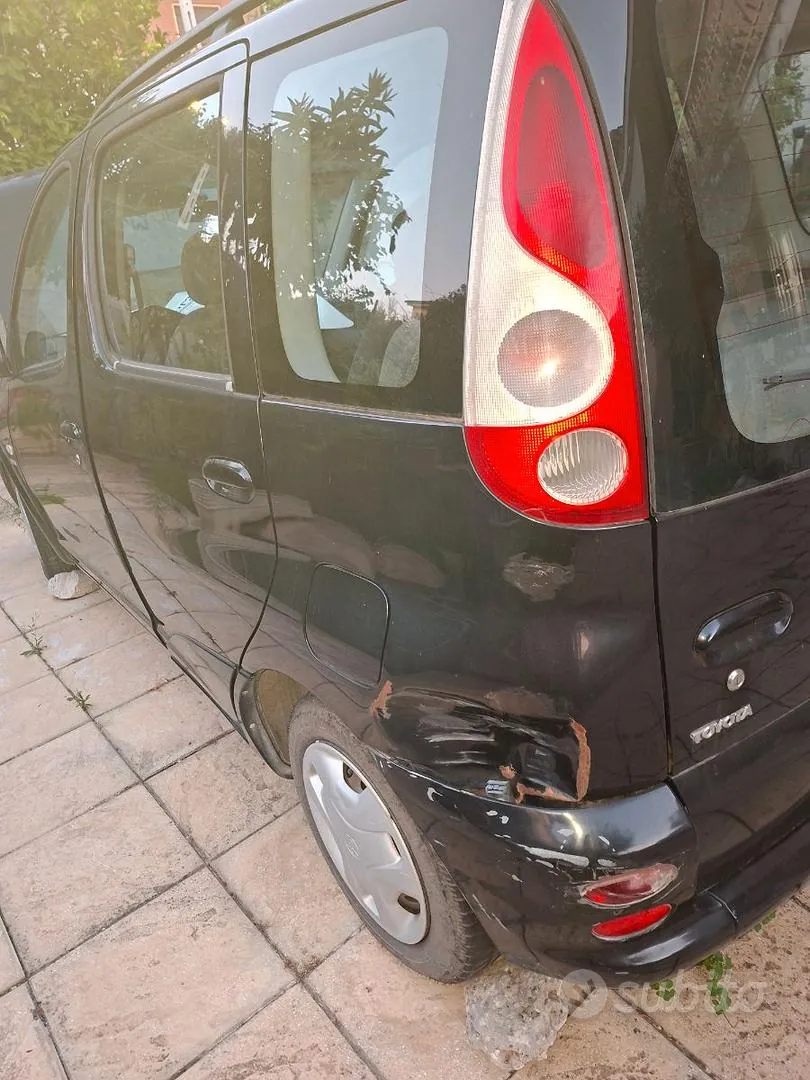 Toyota Yaris 2002 photo 3