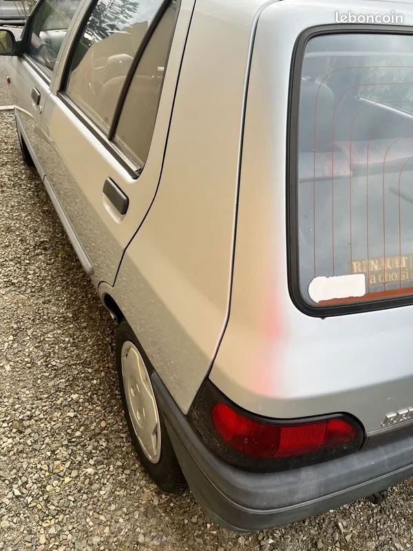 Renault Clio 1994 photo 2