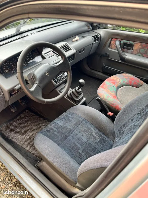 Renault Clio 1994 photo 3