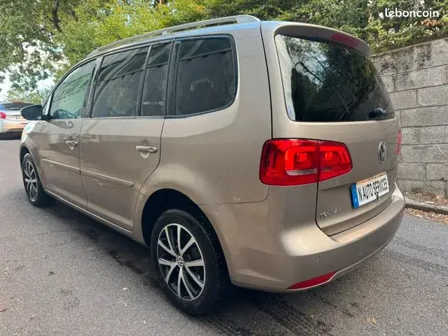 Volkswagen Touran 2012 photo 3