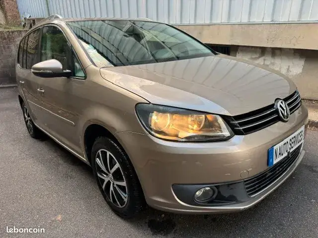 Volkswagen Touran 2012 photo 2