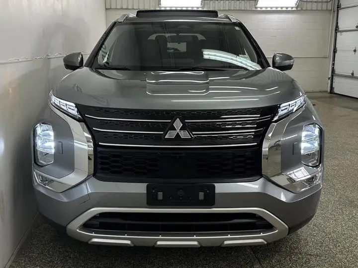 Mitsubishi Outlander 2024 photo 2