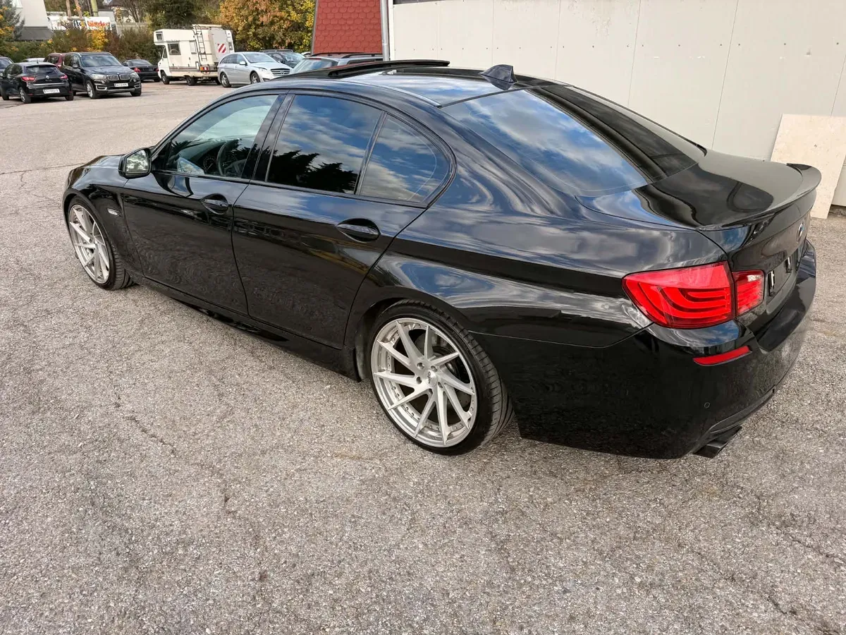 BMW 5 Series 2012 photo 2