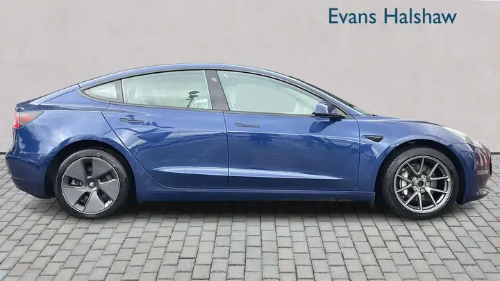 Tesla Model 3 2023 photo 5