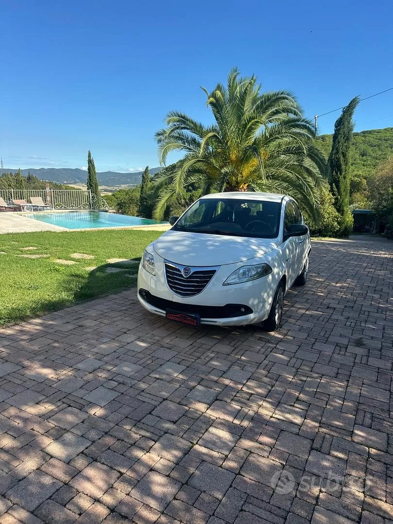 Lancia Ypsilon