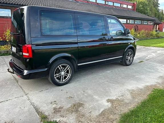 Volkswagen Multivan 2010 photo 5