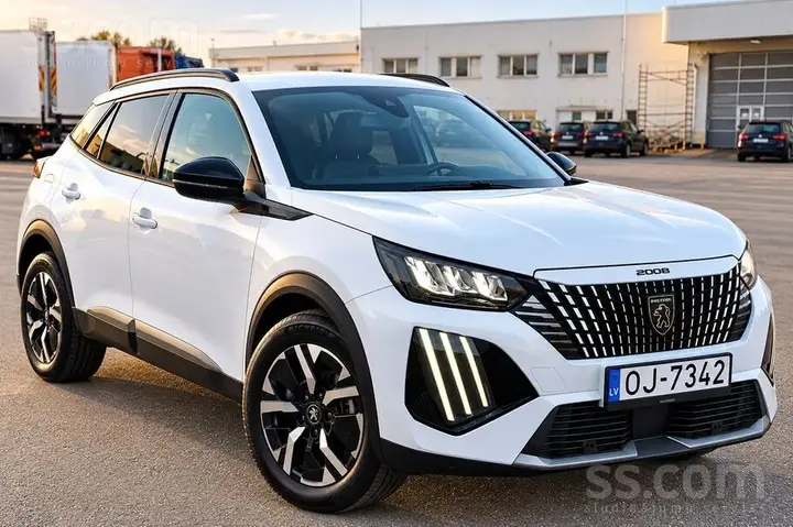 Peugeot 2008 Allure 2024 photo 2