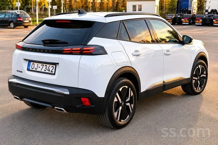 Peugeot 2008 Allure 2024 photo 3