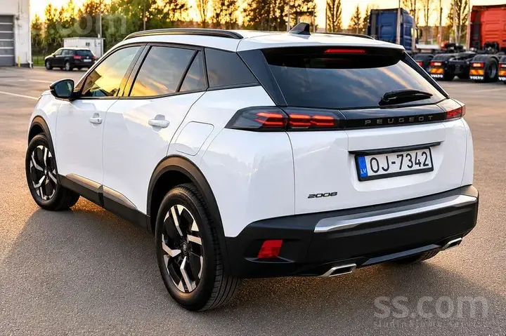 Peugeot 2008 Allure 2024 photo 4