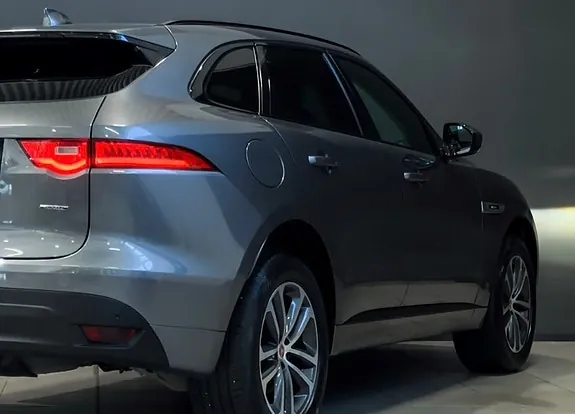 Jaguar F-Pace 2017 photo 2