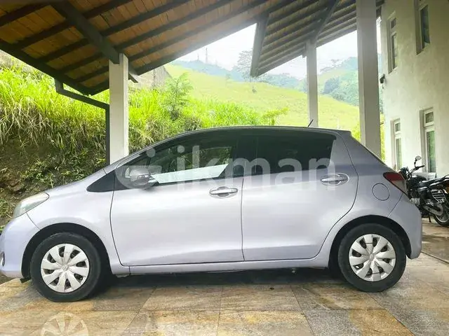 Toyota Vitz 2013 photo 3