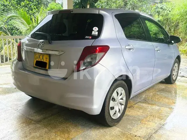 Toyota Vitz 2013 photo 2