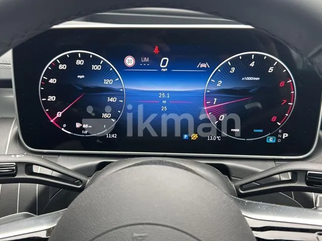 Mercedes-Benz C200 2025 photo 3