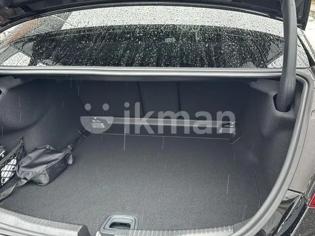 Mercedes-Benz C200 2025 photo 4