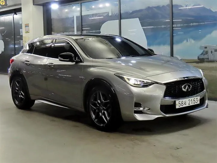 Infiniti Q30
