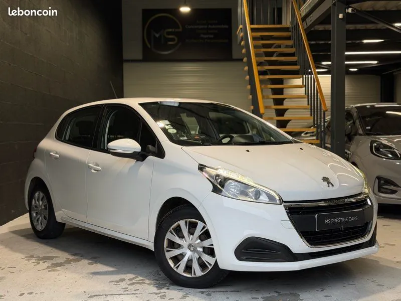 Peugeot 208 2016 photo 2
