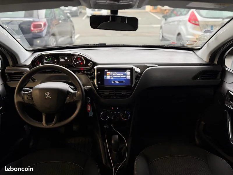 Peugeot 208 2016 photo 3