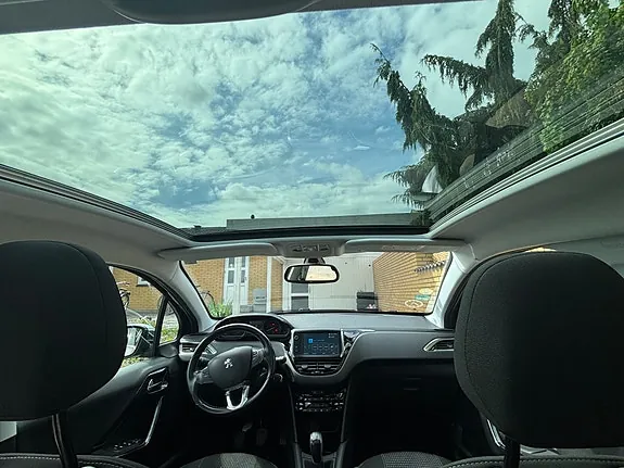 Peugeot 208 2019 photo 3