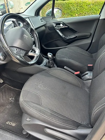 Peugeot 208 2019 photo 5