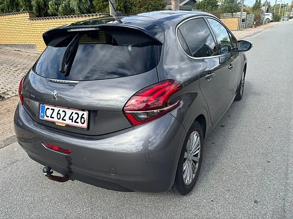 Peugeot 208 2019 photo 2
