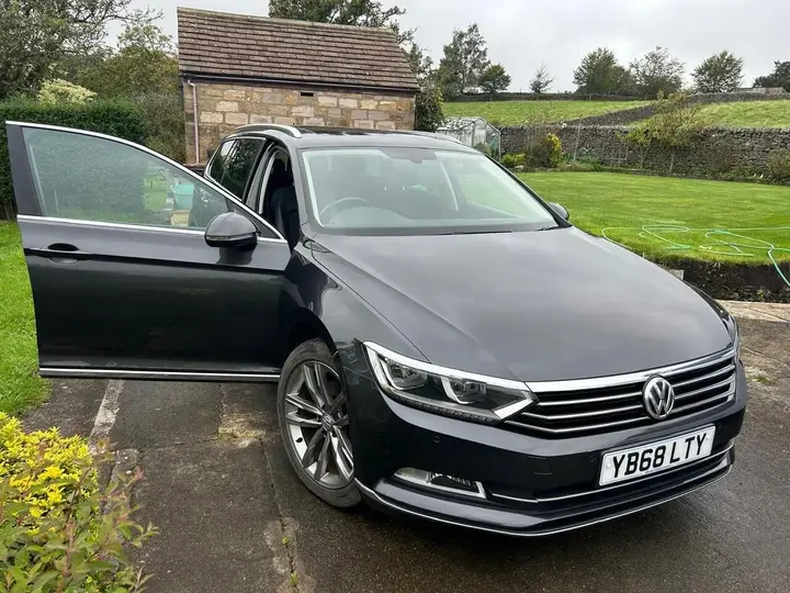 Volkswagen Passat 2018 photo 2