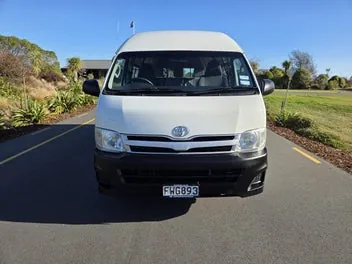 Toyota Hiace 2011 photo 3