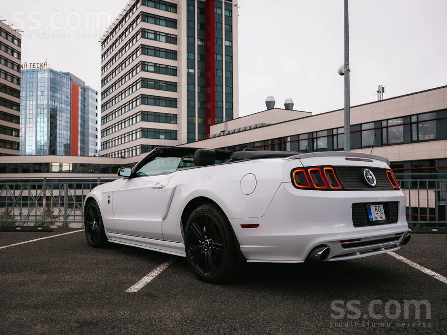 Ford Mustang 2014 photo 2