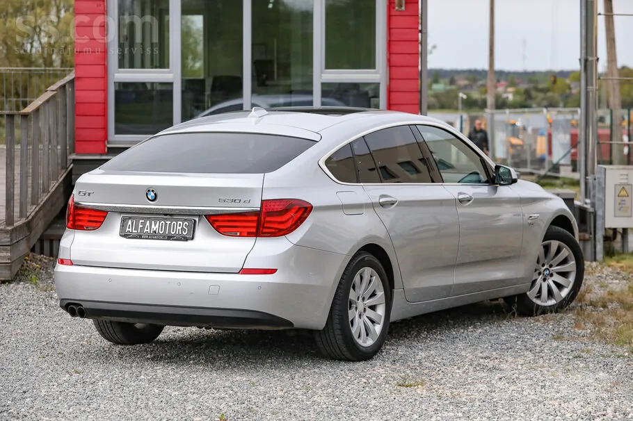 BMW 530 2011 photo 4
