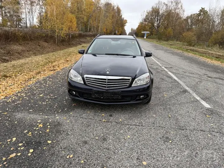 Mercedes-Benz C200 2010 photo 2