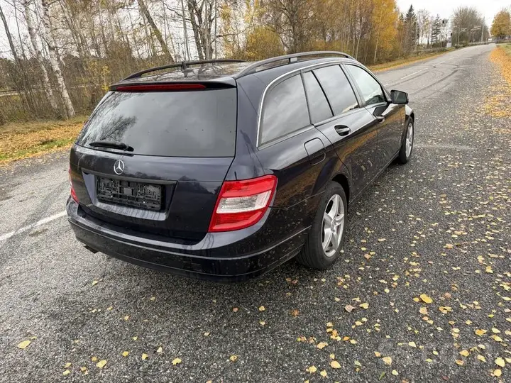 Mercedes-Benz C200 2010 photo 4