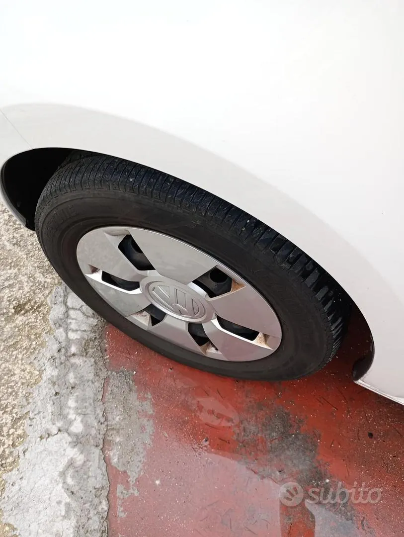 Volkswagen Up 2014 photo 5