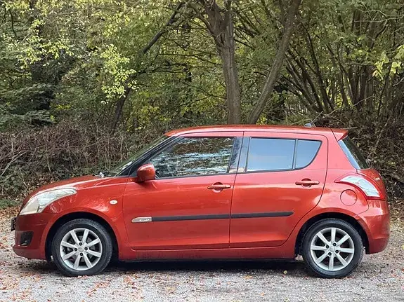 Suzuki Swift 2011 photo 4