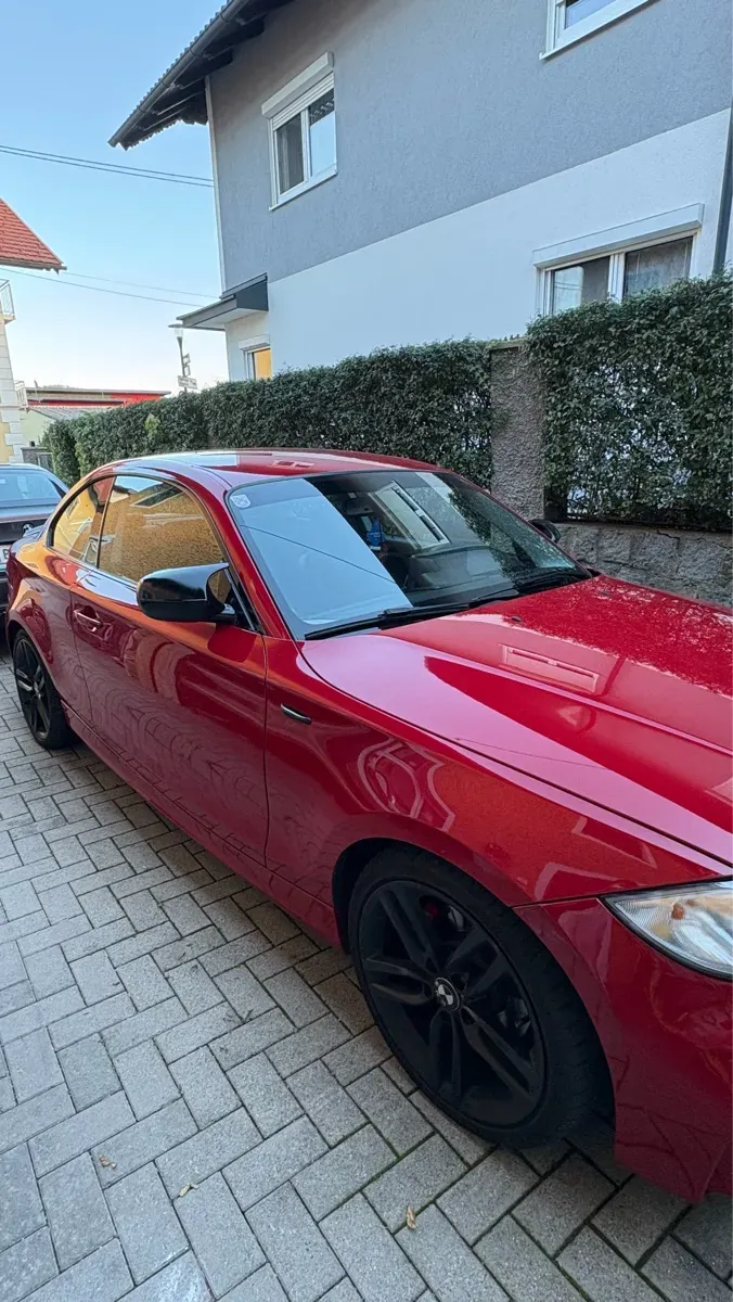 BMW 1 Series 2010 photo 2