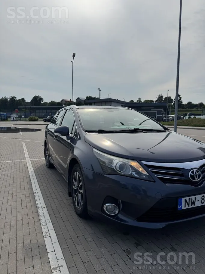 Toyota Avensis 2012 photo 2
