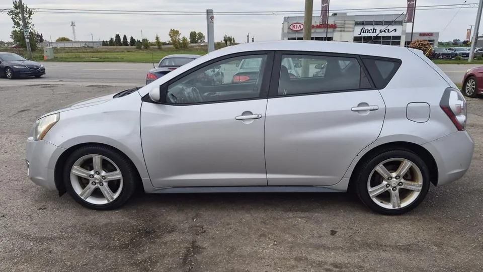 Pontiac Vibe 2009 photo 2