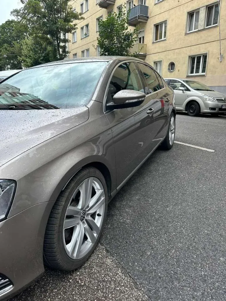 Volkswagen Passat 2010 photo 2