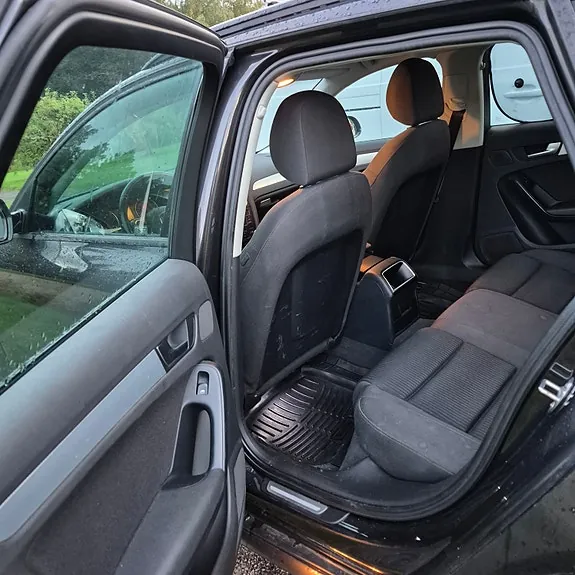 Audi A4 2010 photo 5