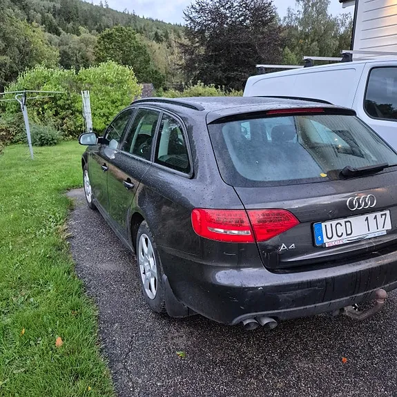 Audi A4 2010 photo 3