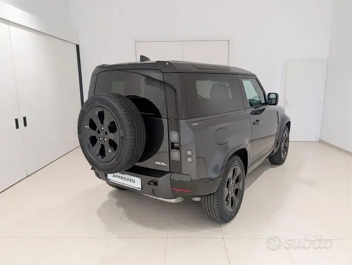 Land Rover Defender 2026 photo 2